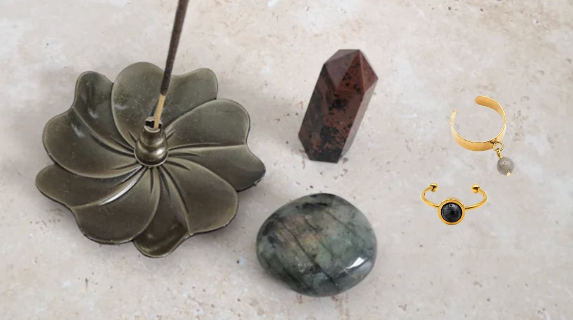 Labradorite : définition, bienfaits, chakras, signification, vertus et propriétés 16 Bannière Blog Lapradorite